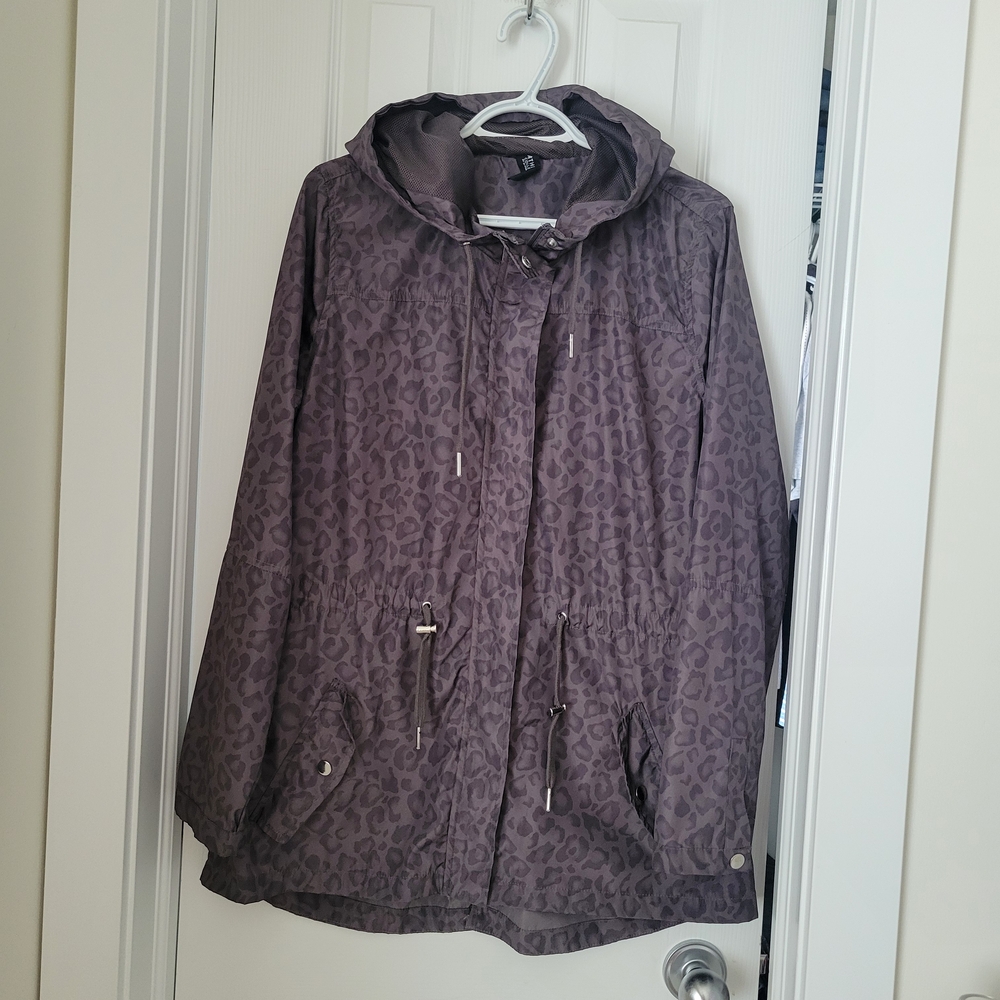 26 International Women's Hooded Spring Jacket in Dark Gray Leopard Size L
